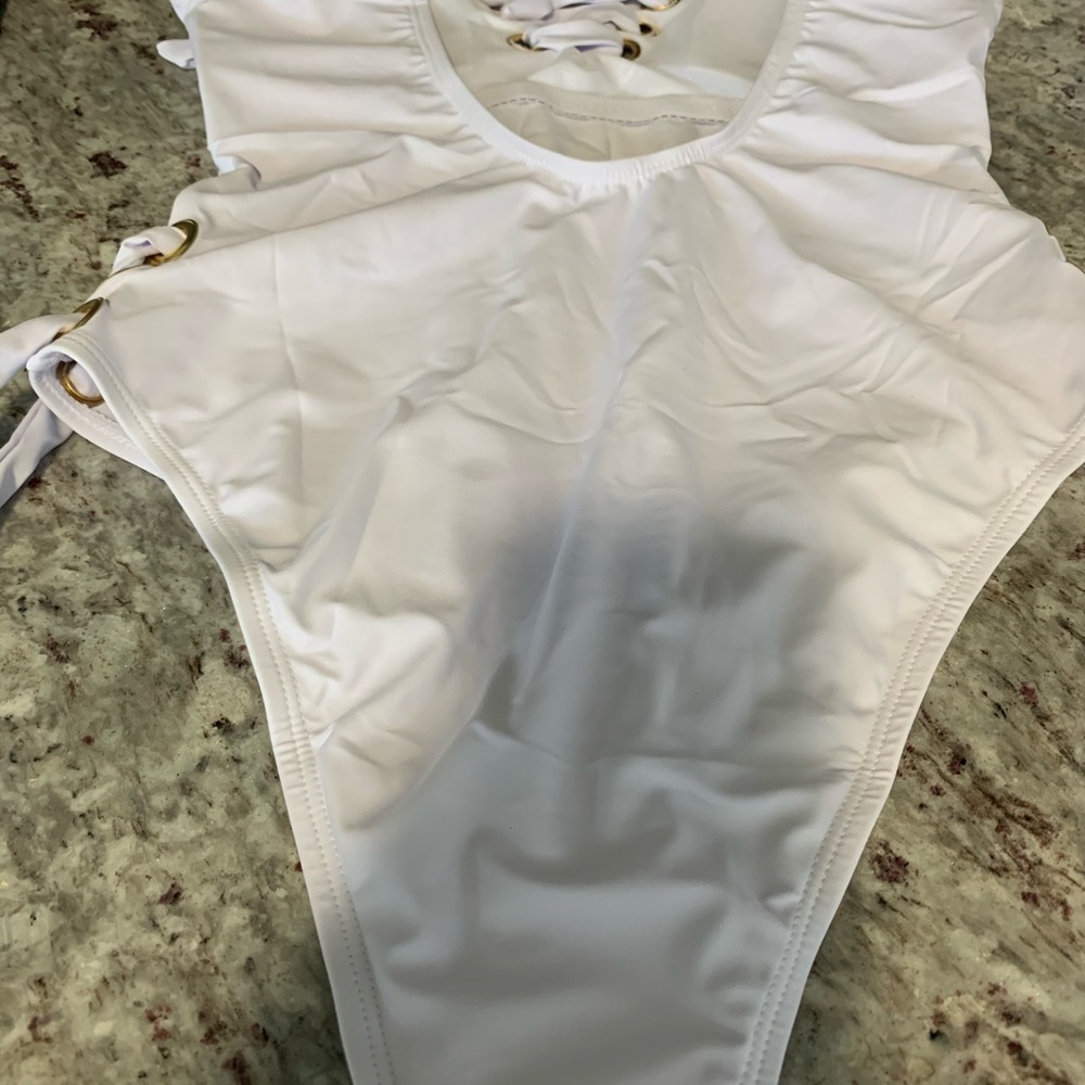White swimsuit - Picture 5 of 6
